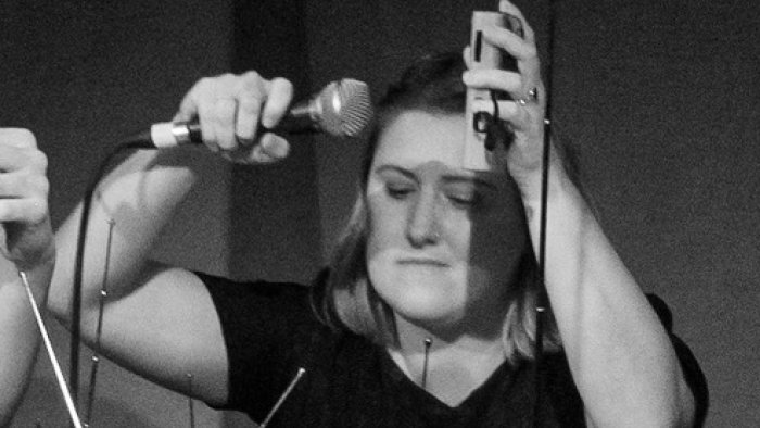 Escuchando transmisiones, con Hannah Kemp-Welch