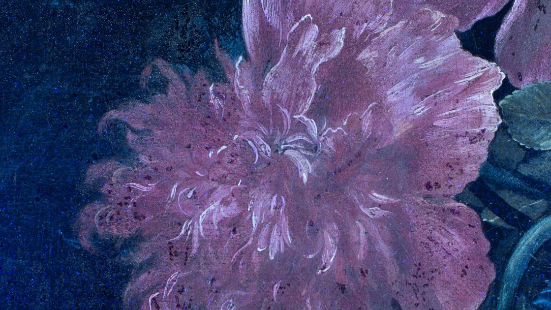 Detalle de la imagen ultravioleta de la obra de Linard "Porcelana china con flores"