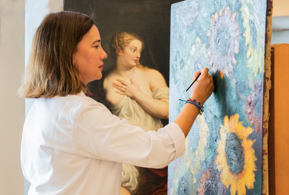 Restauradora durante el proceso de reintegración Restauradora durante el proceso de reintegración