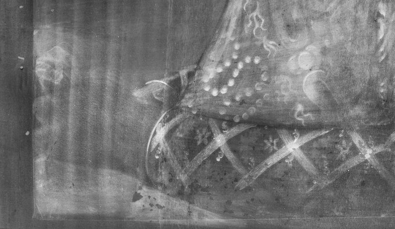 Detail of the hands in X-ray of the painting “Portrait of Giovanna Tornabuoni”, by Ghirlandaio
