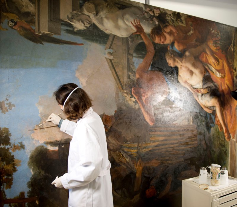 Detalle del proceso de restauración "La muerte de Jacinto" de Giambattista Tiepolo
