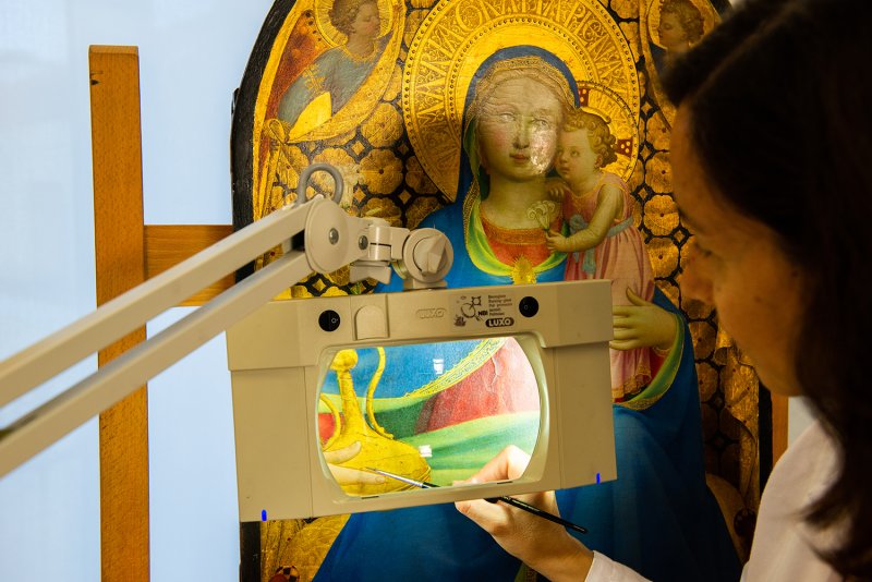 Detail of the reintegration process of Fra Angelico's " Virgin of Humility"